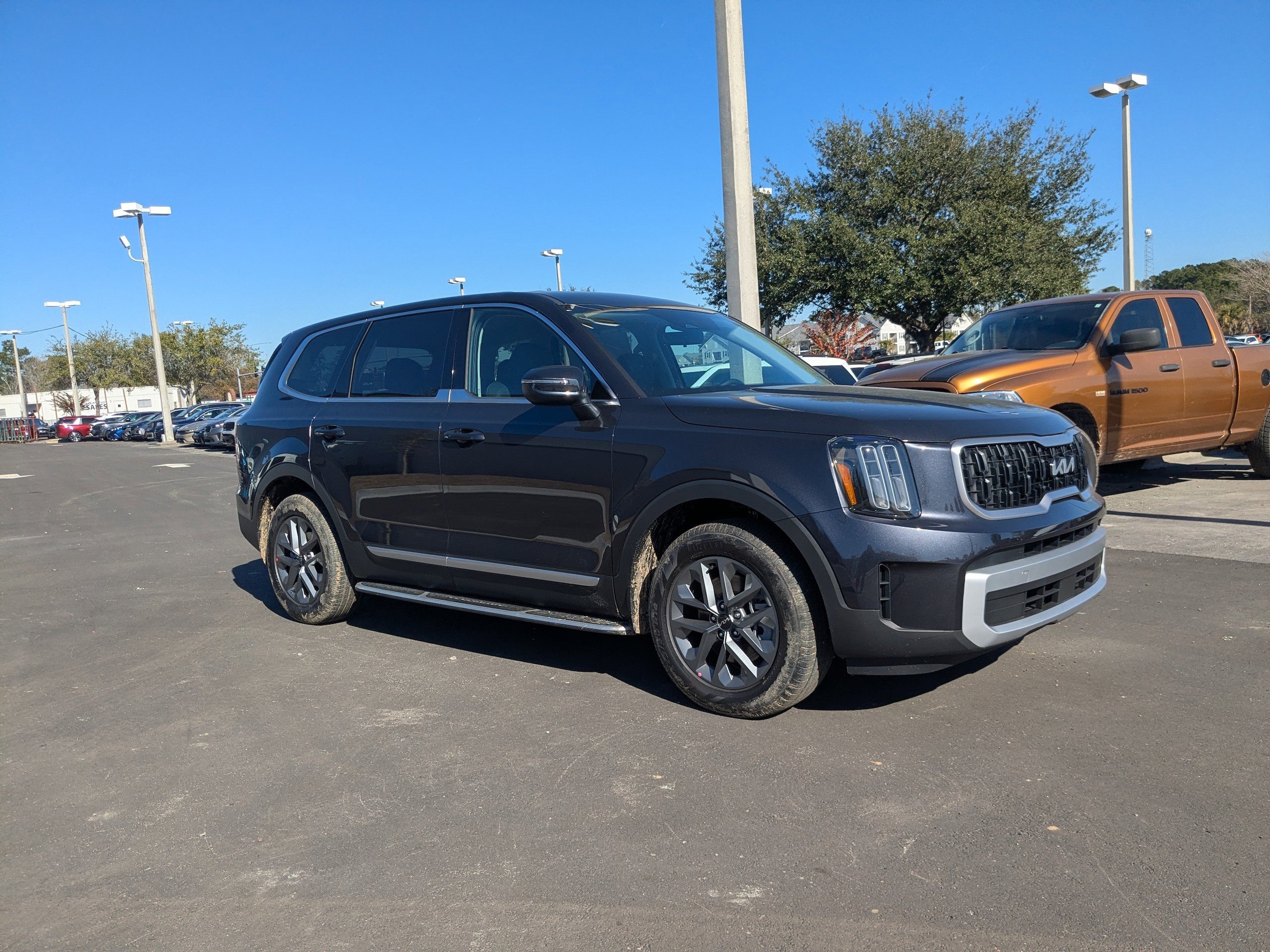 2025 Kia Telluride LX's photo