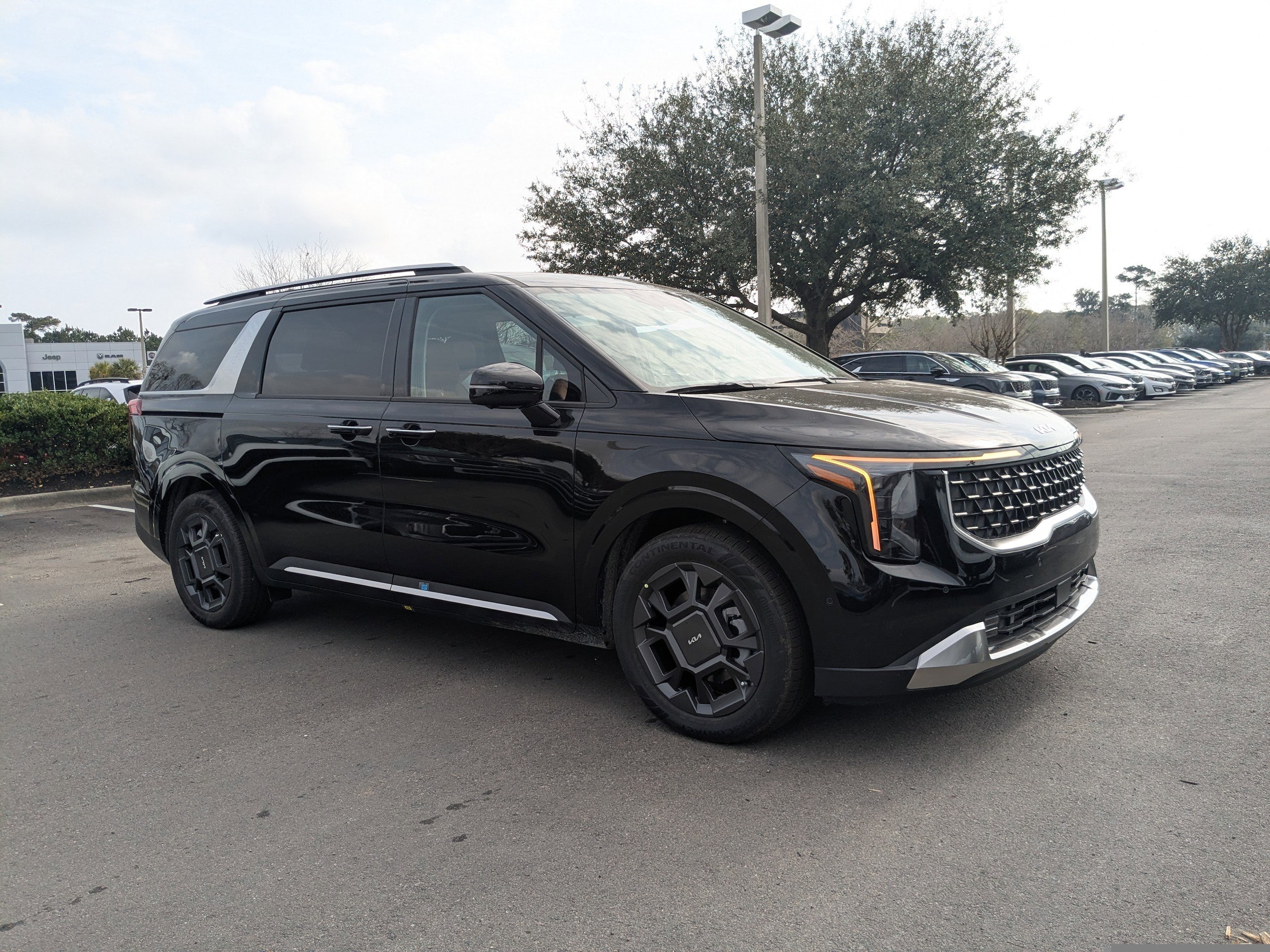 2026 Kia Carnival SX's photo