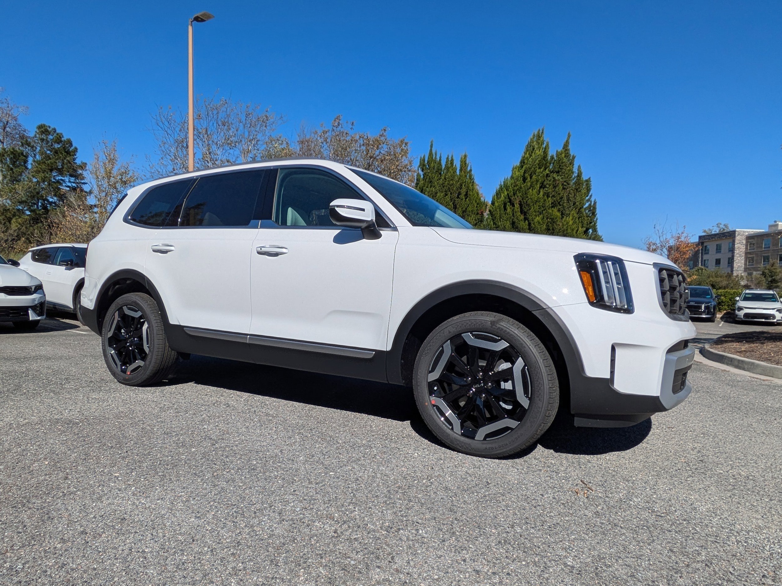 2025 Kia Telluride S's photo
