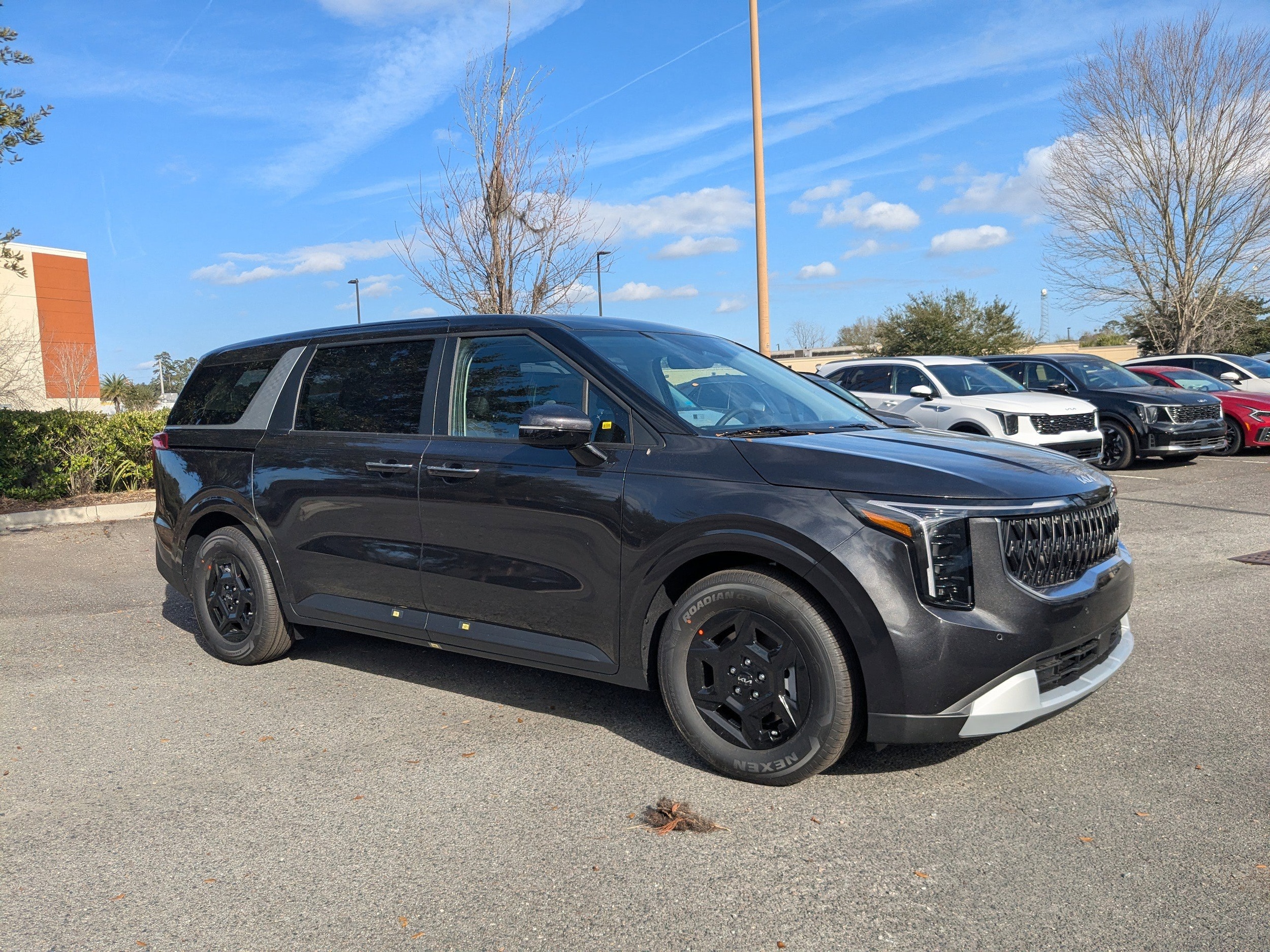 2026 Kia Carnival LXS's photo