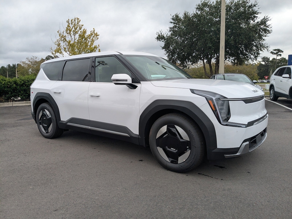 New 2026 Kia EV9 Light Short Range SUV