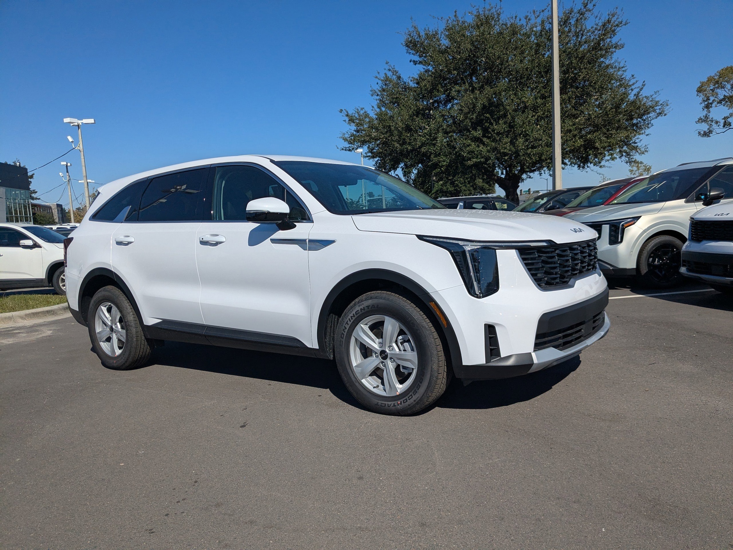 2026 Kia Sorento LX's photo