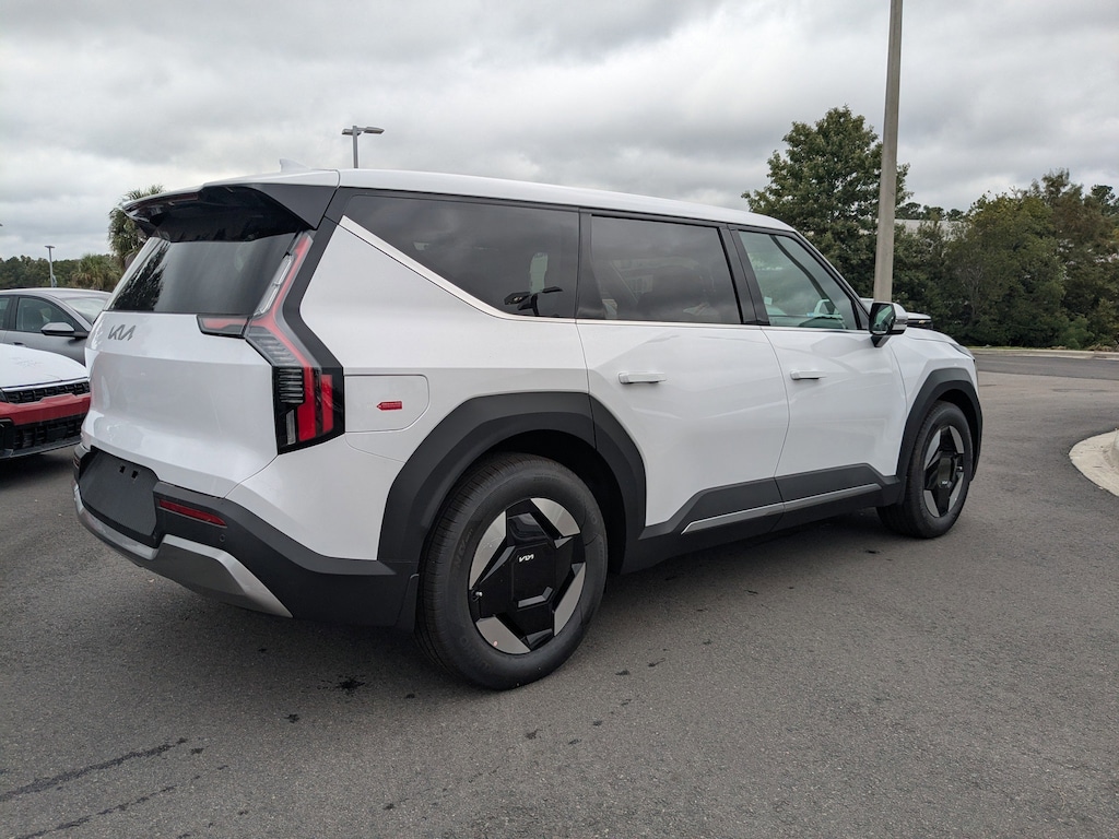 New 2026 Kia EV9 Light Short Range SUV