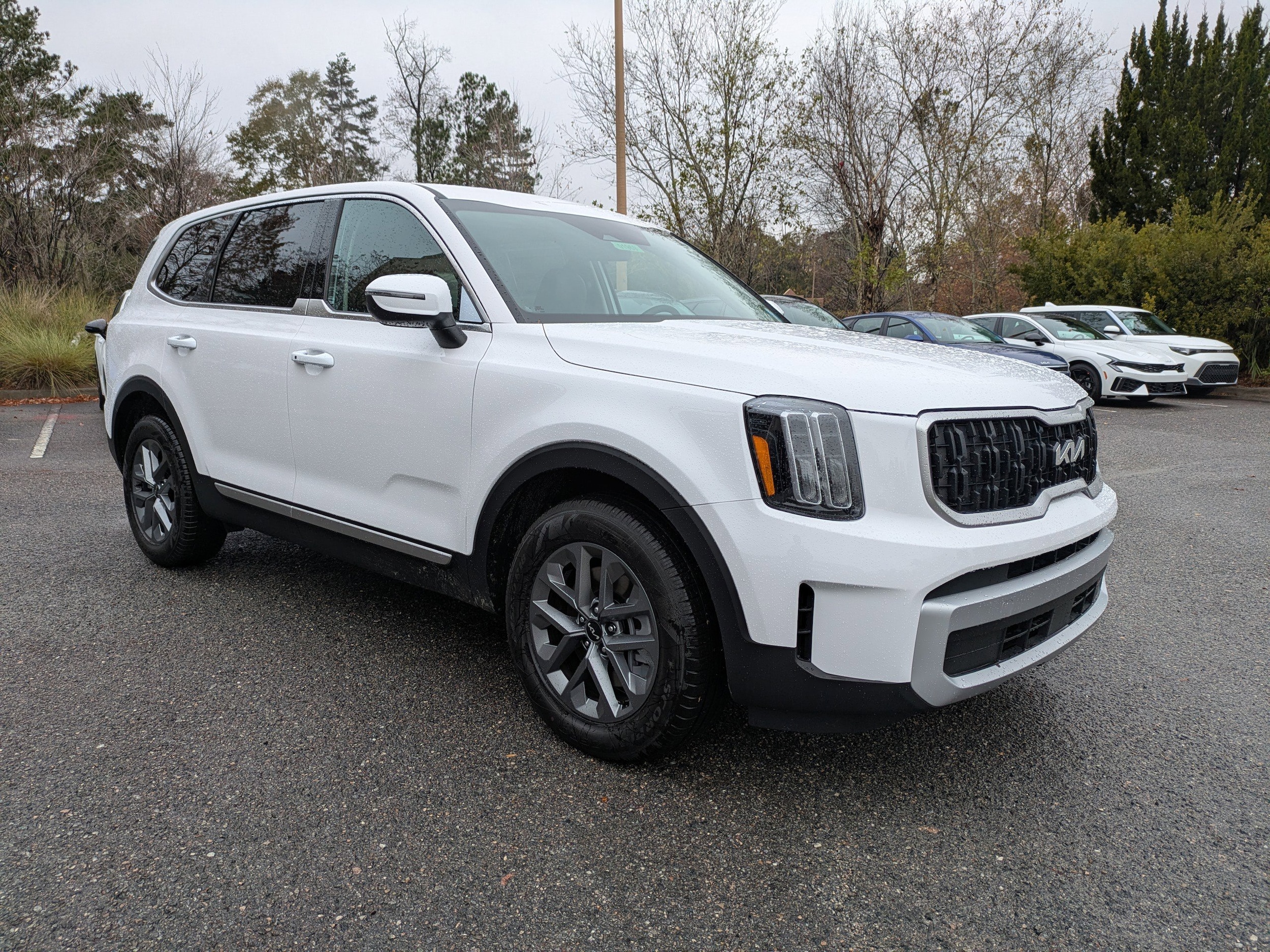 2025 Kia Telluride LX's photo