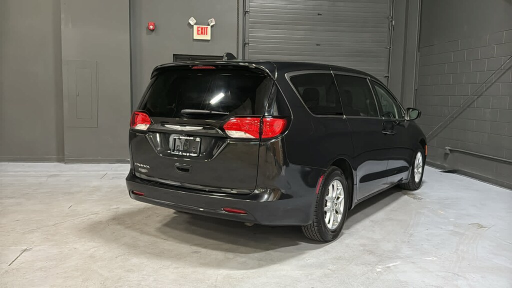 Used 2017 Chrysler Pacifica Touring Touring FWD