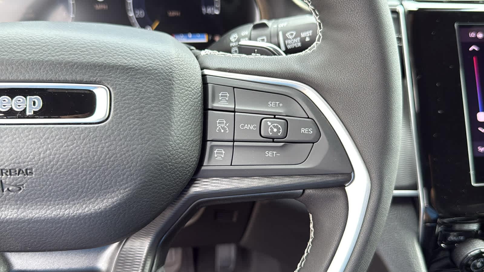 2026 Jeep Grand Cherokee Laredo - Photo 13
