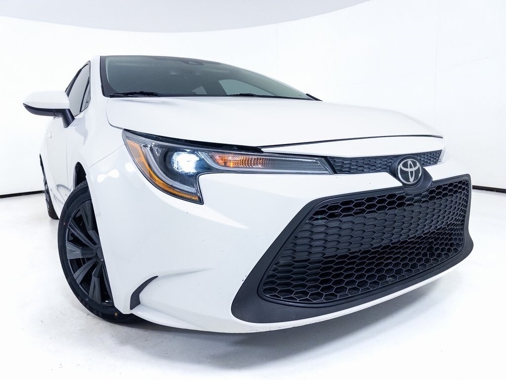 Used 2020 Toyota Corolla LE with VIN 5YFEPRAE9LP121278 for sale in Burlington, VT