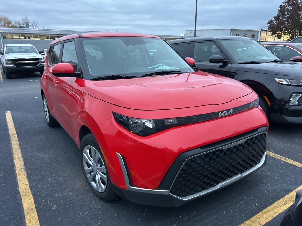 2023 Kia Soul LX photo 2