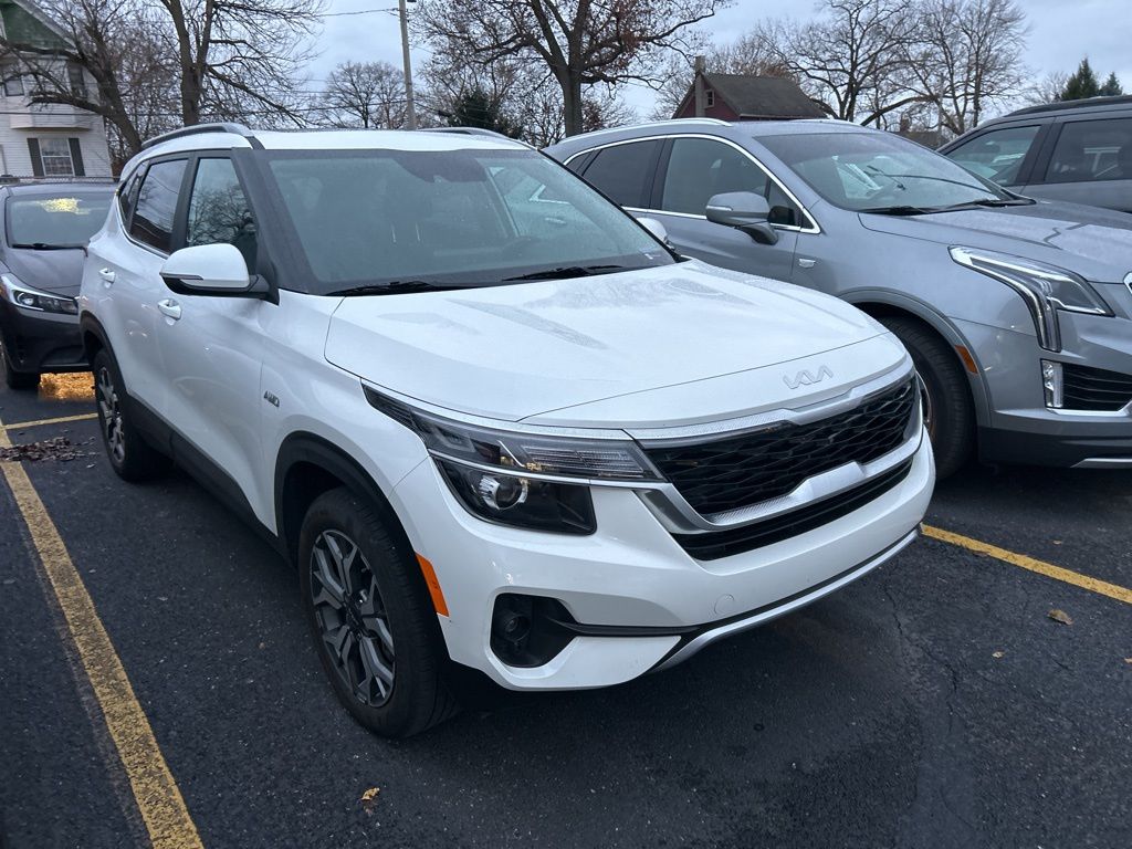 2023 Kia Seltos EX photo 3