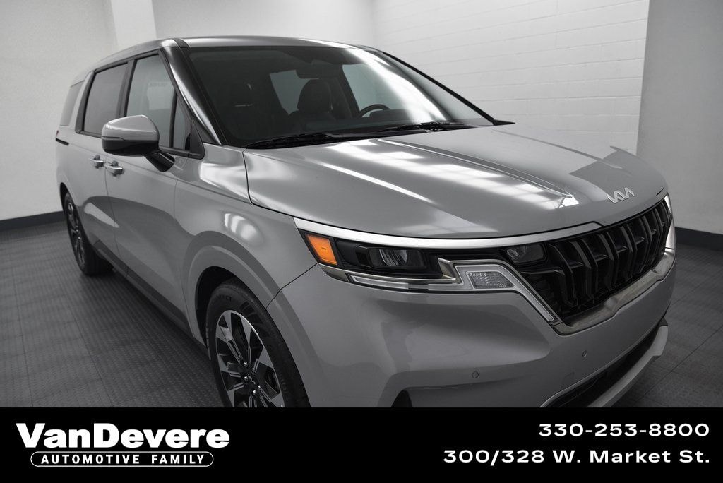 Used 2023 Kia Carnival EX Minivan/Van