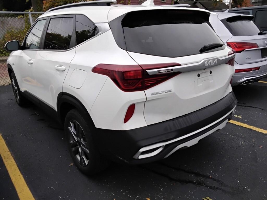 2023 Kia Seltos S photo 3