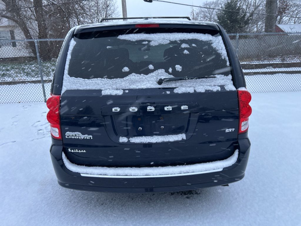 2015 Dodge Grand Caravan SXT photo 2