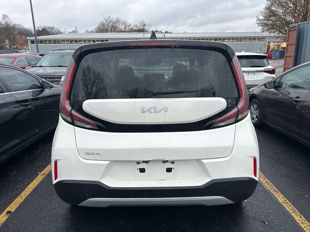 2024 Kia Soul LX photo 4