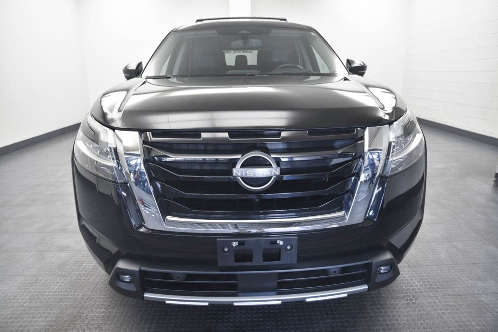 2022 Nissan Pathfinder Platinum photo 2