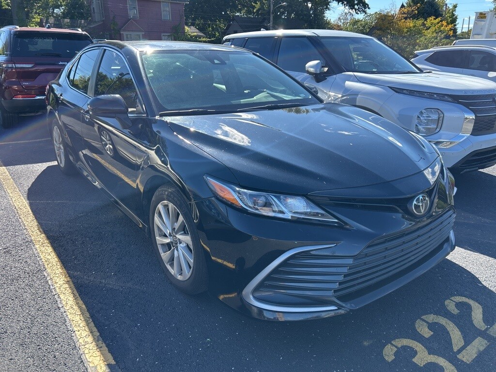 2023 Toyota Camry LE photo 3
