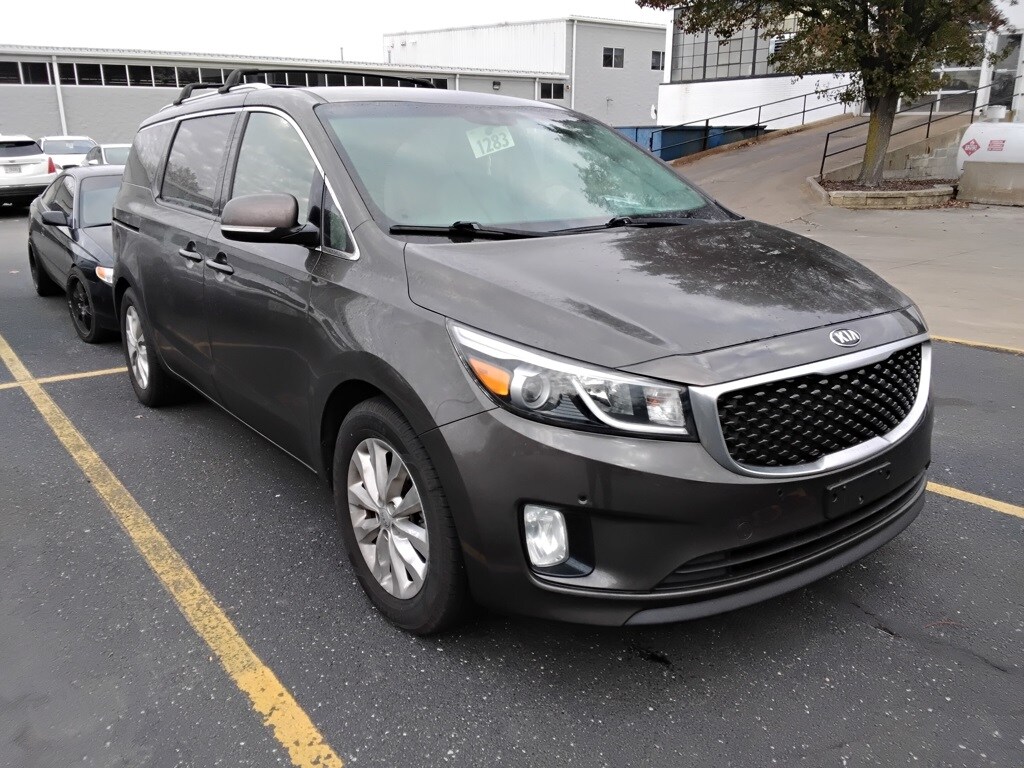 2017 Kia Sedona EX photo 2