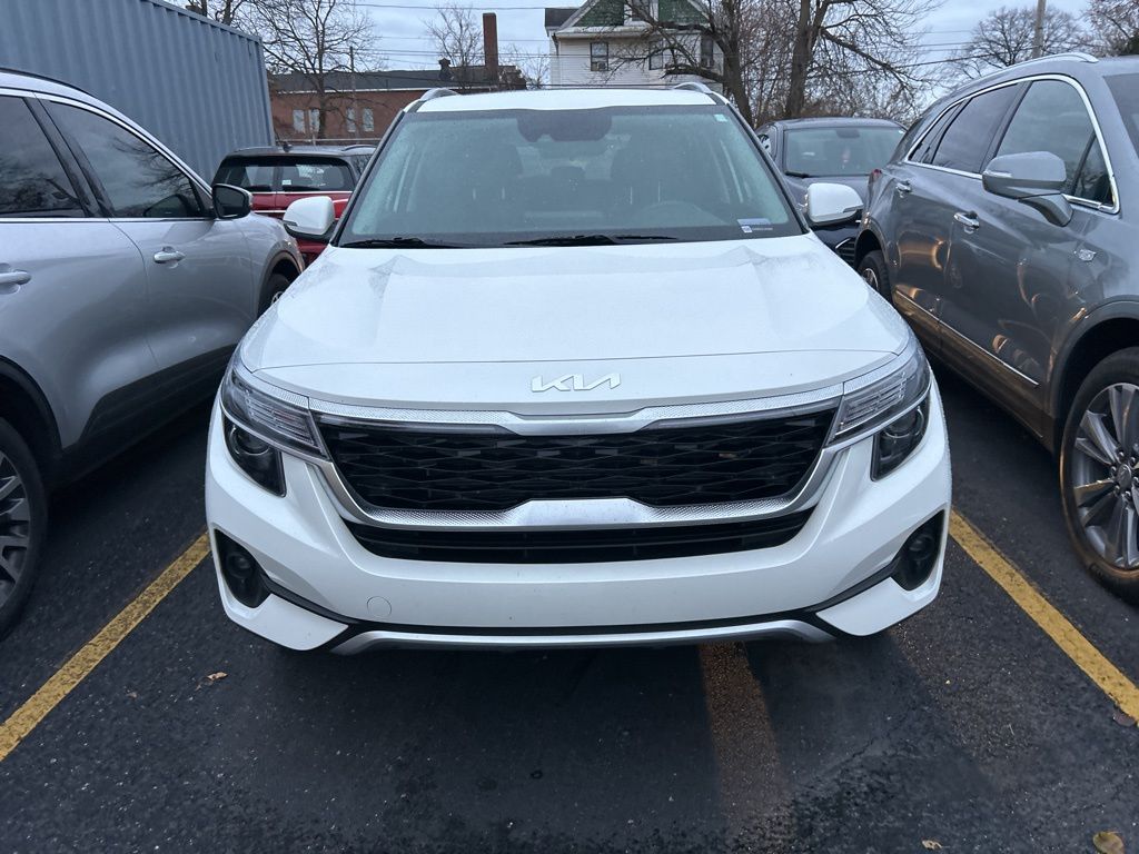 2023 Kia Seltos EX photo 2