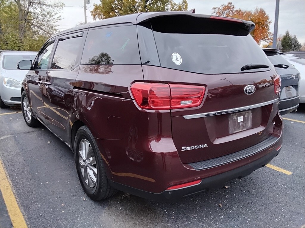 2020 Kia Sedona LX photo 2
