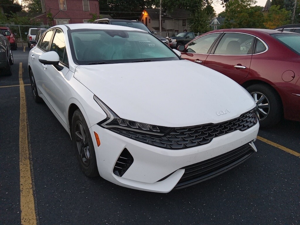 2023 Kia K4 LXS photo 2