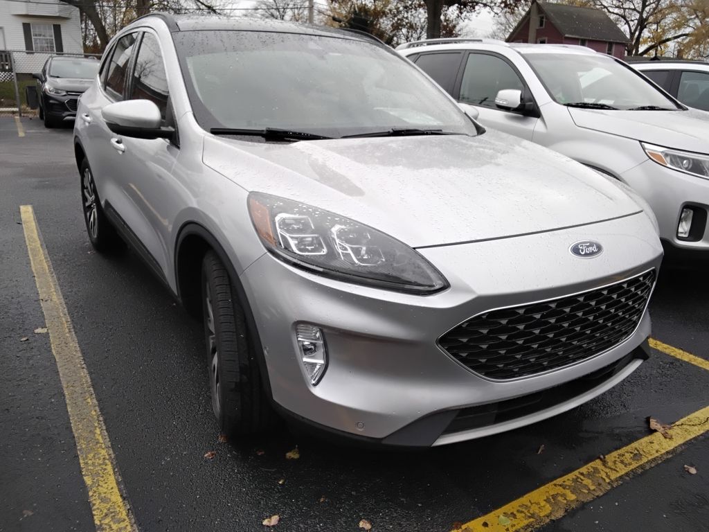 2020 Ford Escape Titanium photo 2