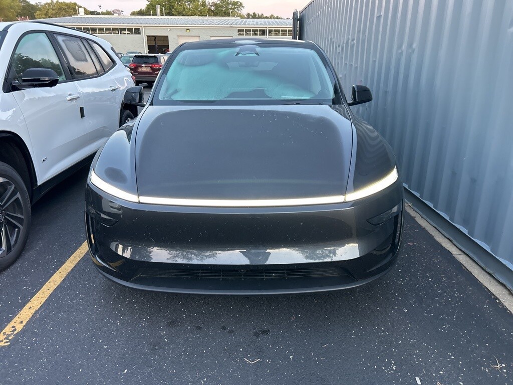 2026 Tesla Model Y Long Range photo 2