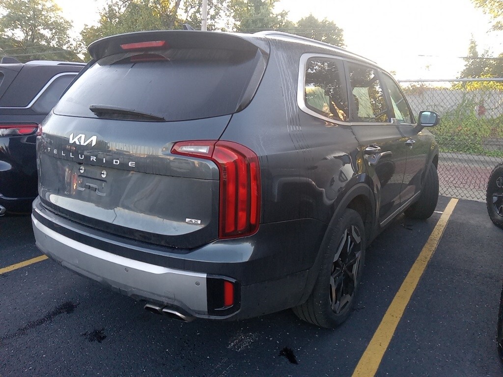 2023 Kia Telluride S photo 2