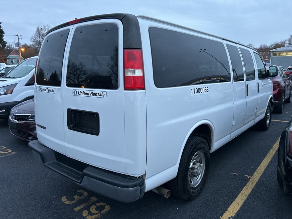 2018 Chevrolet Express Passenger 3500 LT photo 2
