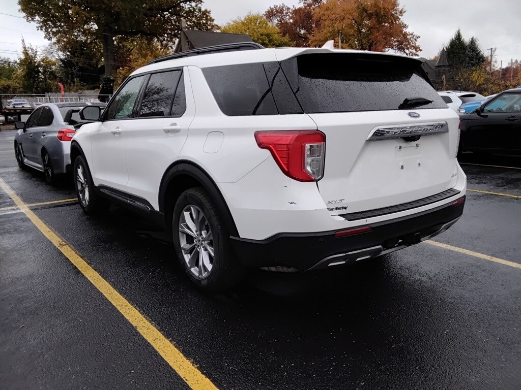 2021 Ford Explorer XLT photo 3