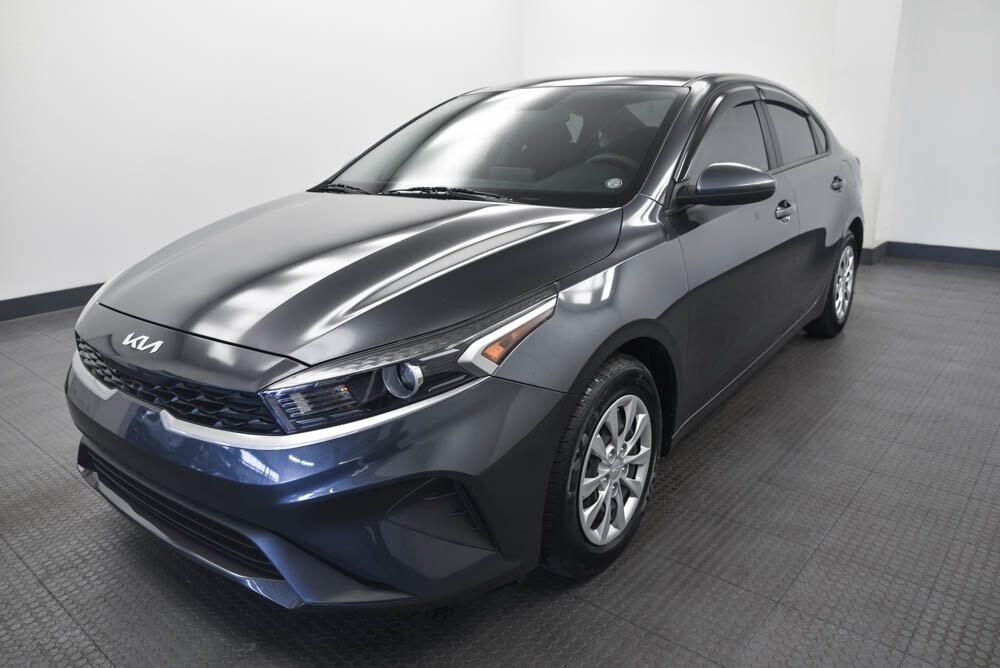 2023 Kia Forte LX photo 3