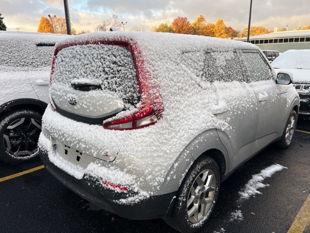 2021 Kia Soul S photo 2