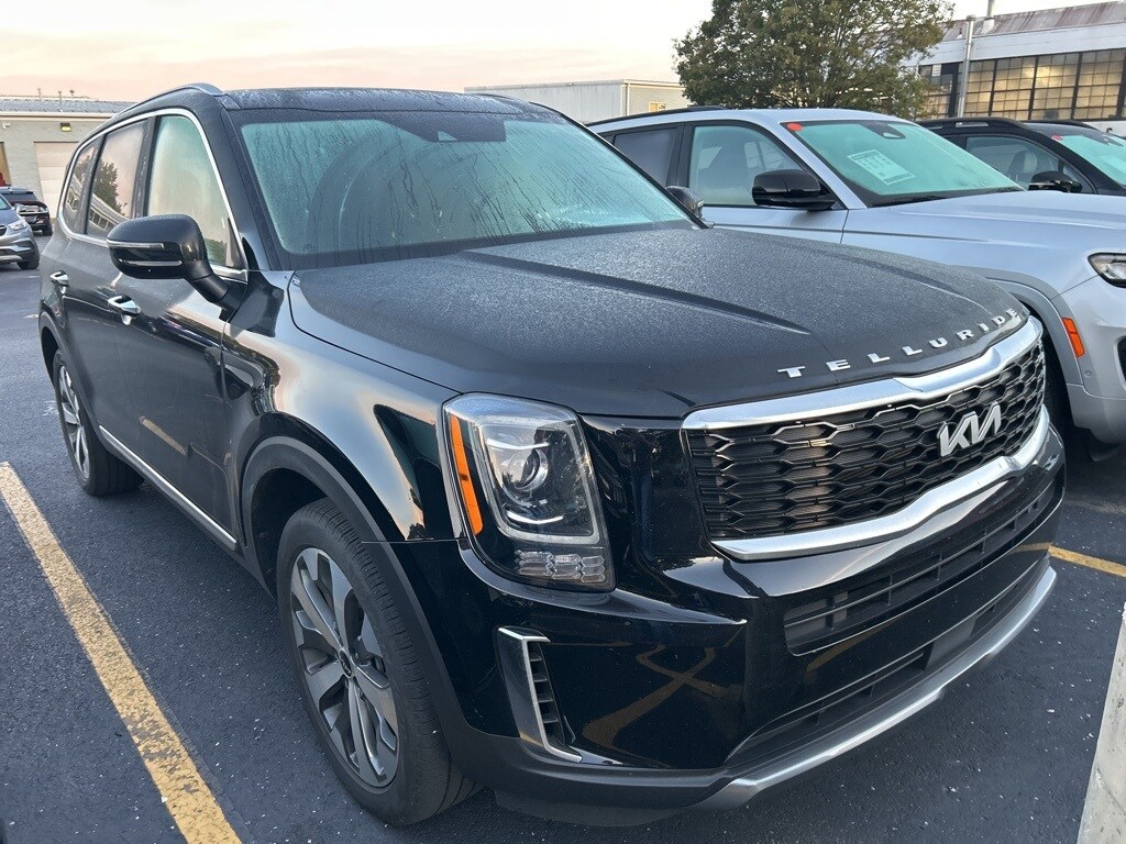 2022 Kia Telluride S photo 2