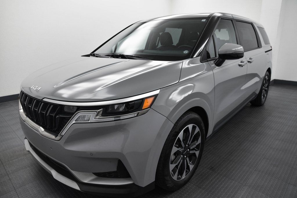 Used 2023 Kia Carnival EX Minivan/Van