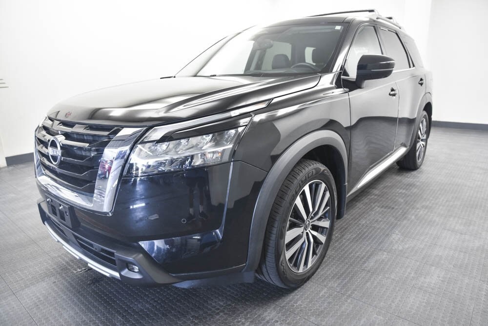 2022 Nissan Pathfinder Platinum photo 3