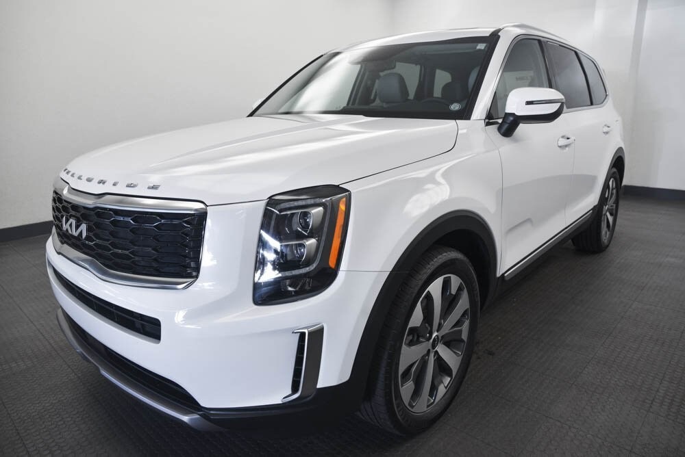 2022 Kia Telluride EX photo 3