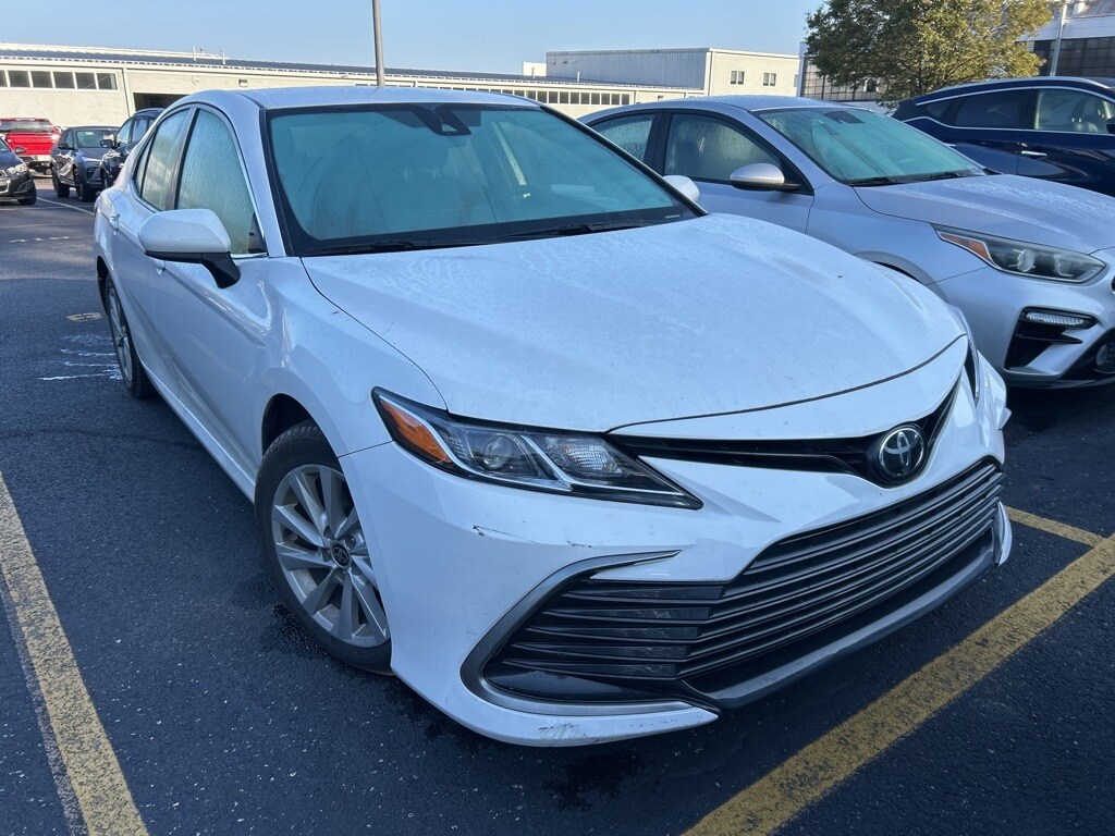 2021 Toyota Camry LE photo 2