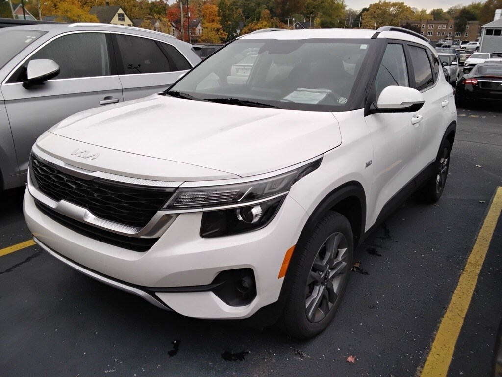 2023 Kia Seltos S photo 2