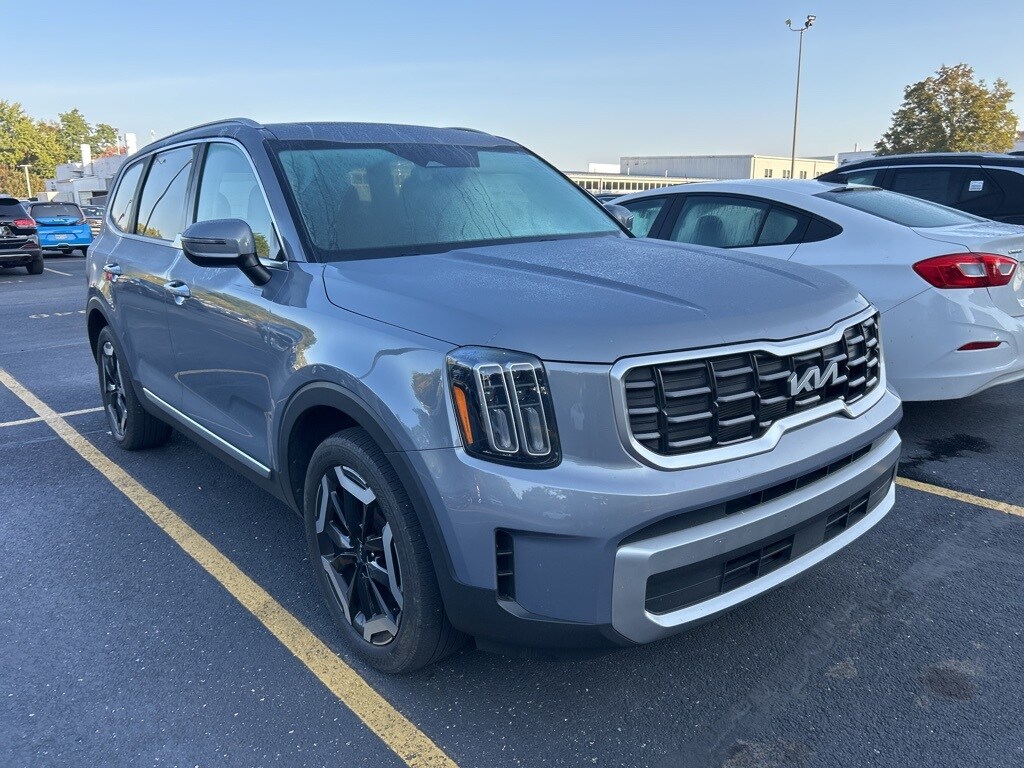 2023 Kia Telluride S photo 2