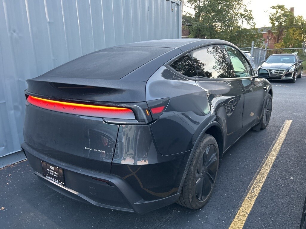 2026 Tesla Model Y Long Range photo 4