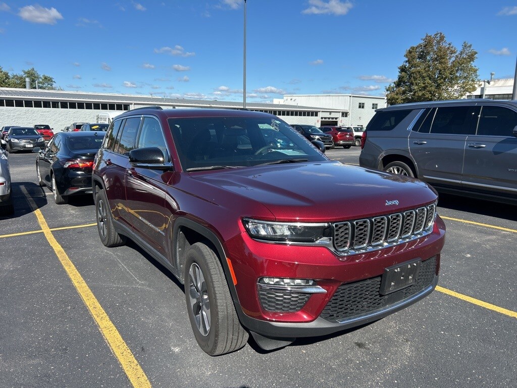 2024 Jeep Cherokee Limited 4xe photo 3