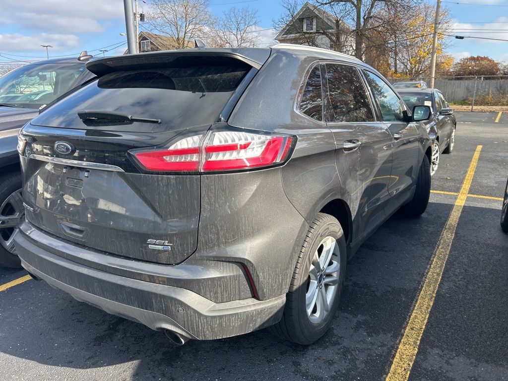 2019 Ford Edge SEL photo 2