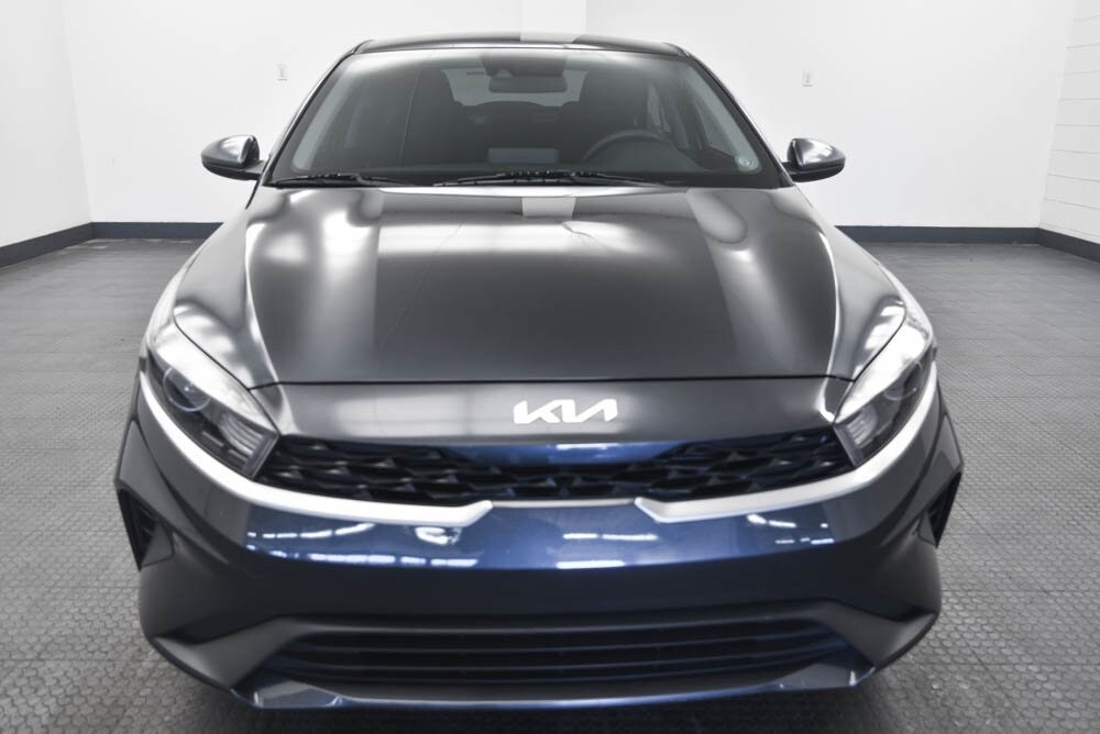 2023 Kia Forte LX photo 2
