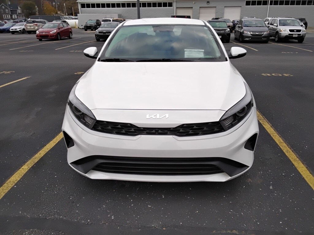 2023 Kia Forte LXS photo 2