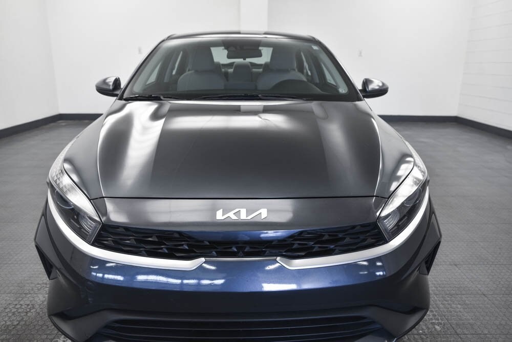 2023 Kia Forte LXS photo 2
