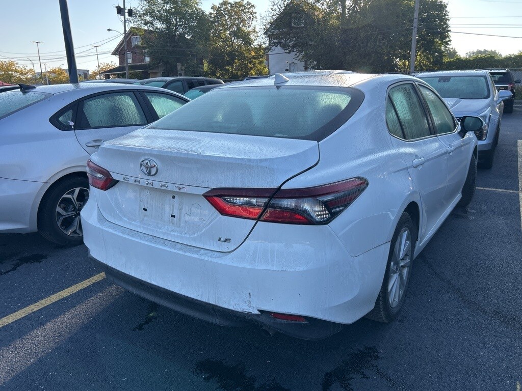 2021 Toyota Camry LE photo 3