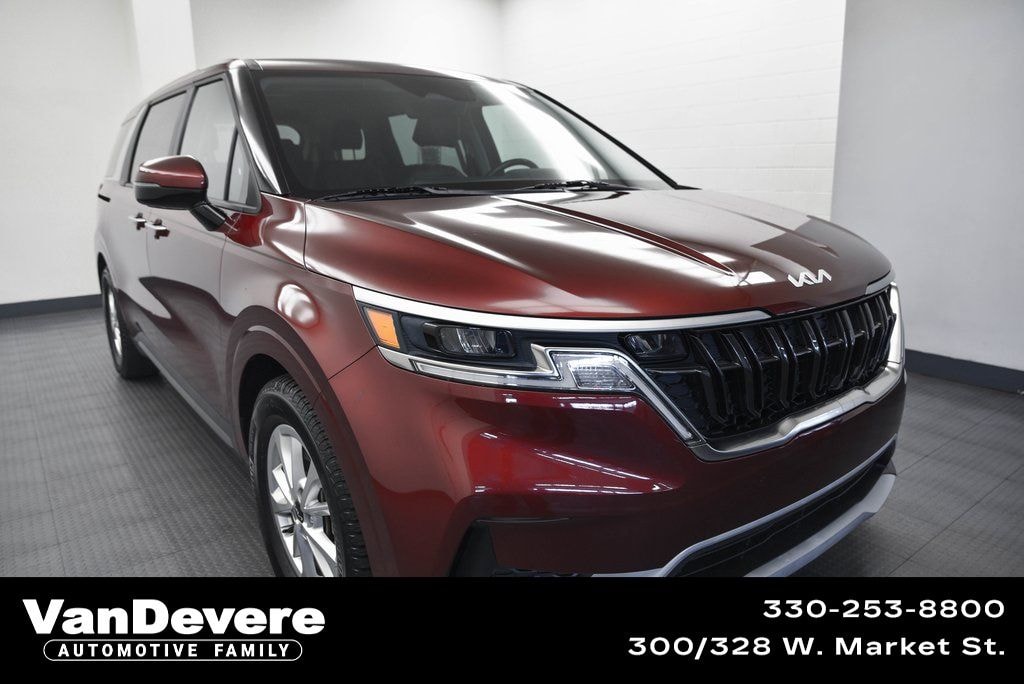 Used 2023 Kia Carnival LX Minivan/Van