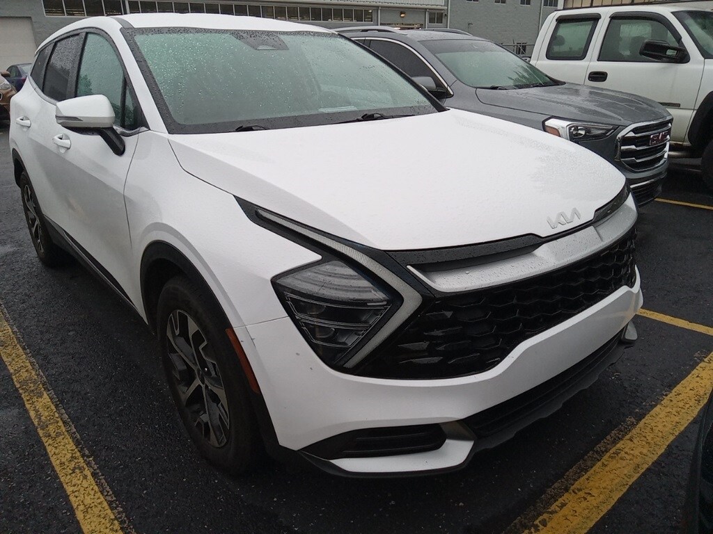 2024 Kia Sportage EX photo 2