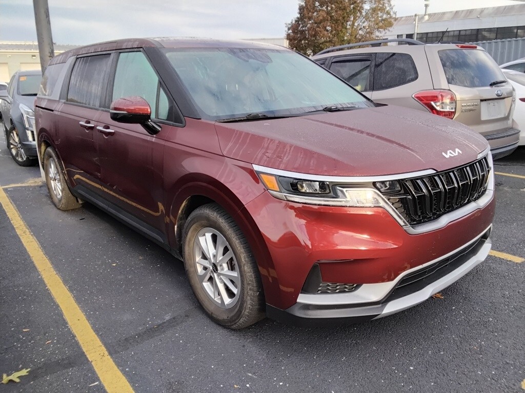 2023 Kia Carnival LX photo 2