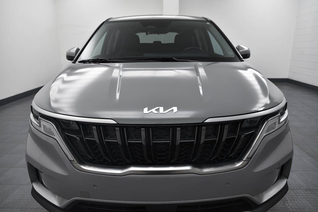 Used 2023 Kia Carnival EX Minivan/Van