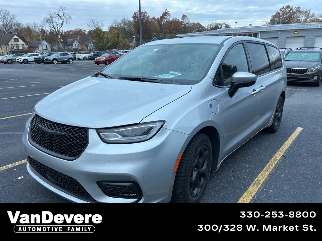 Used 2023 Chrysler Pacifica Hybrid Touring L Minivan/Van