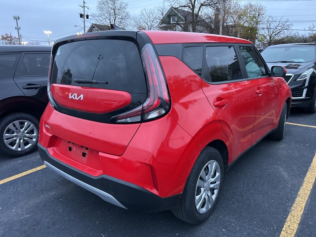 2023 Kia Soul LX photo 3